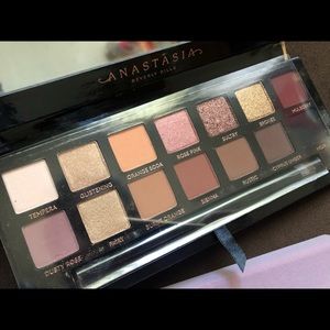 NIB Anastasia Beverly Hills Soft Glam Palette